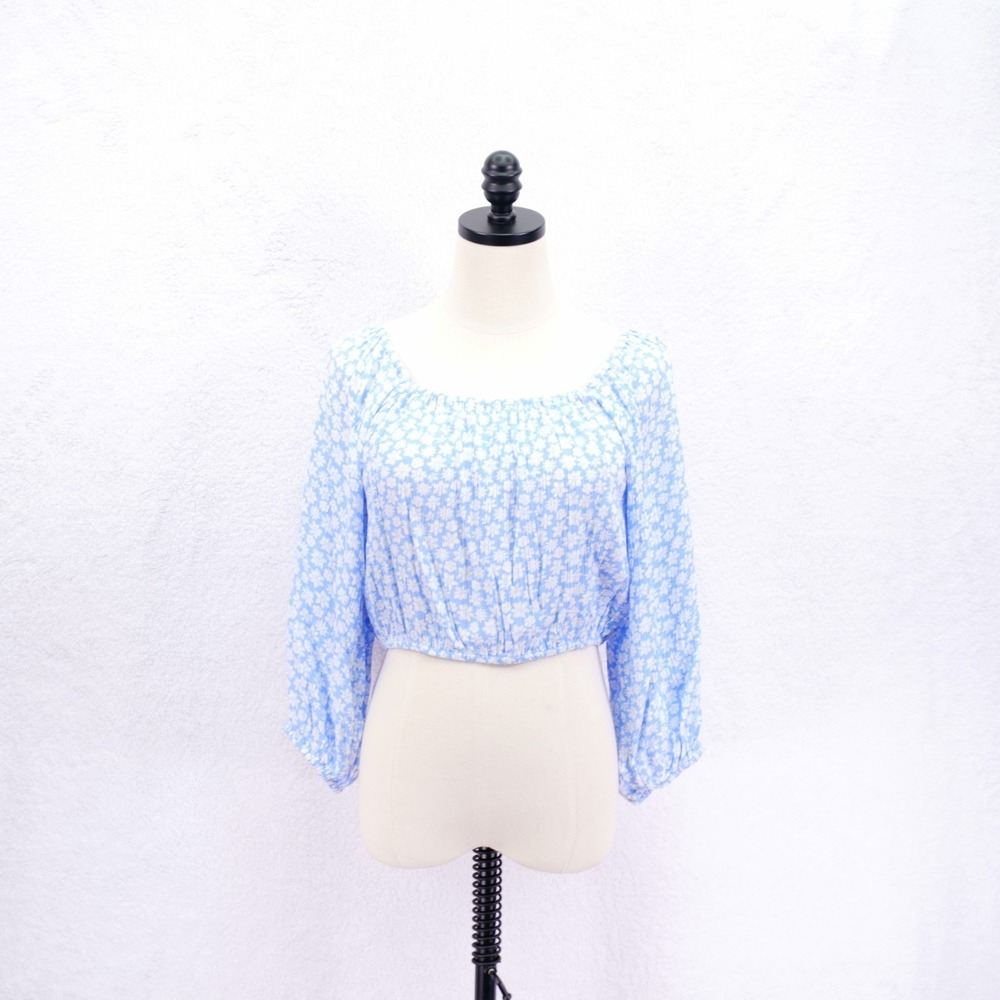 Billa Bong -Large- Viscose Blue White Floral Boat‎ Neck Crop Top